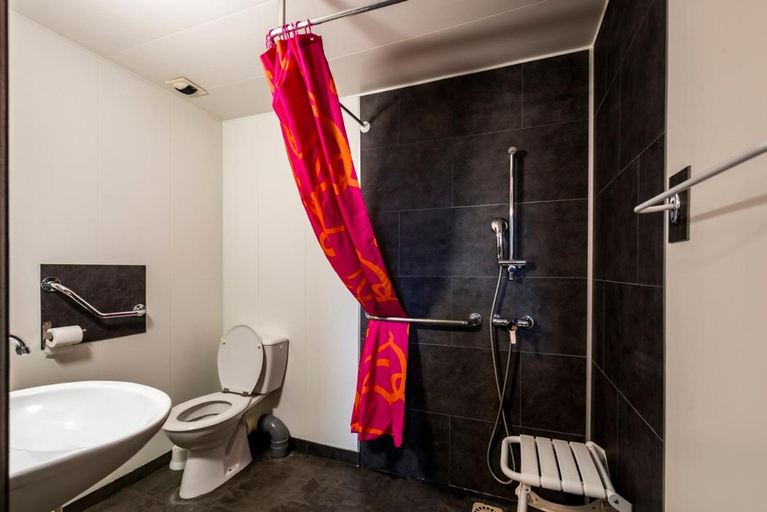 Bathroom 2, Le Charmagit, Haute-Savoie