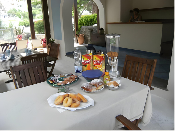 Food & Drinks 5, Villa Acacia, Latina