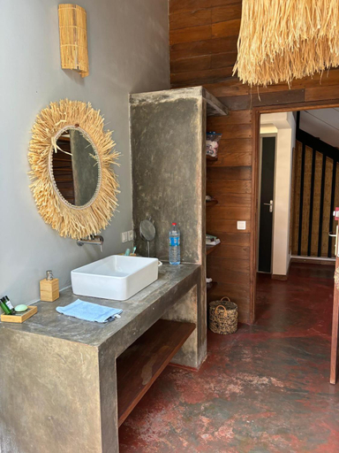 Bathroom, lodges cap dore, Diana