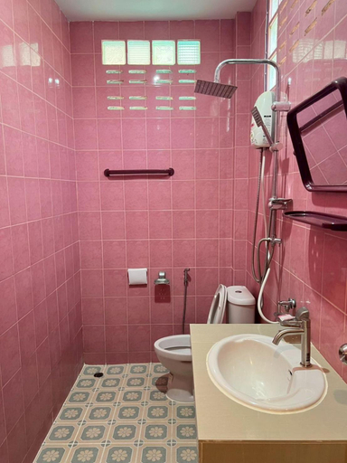 Bathroom 2, Silver Beach Bungalow, Ko Phangan
