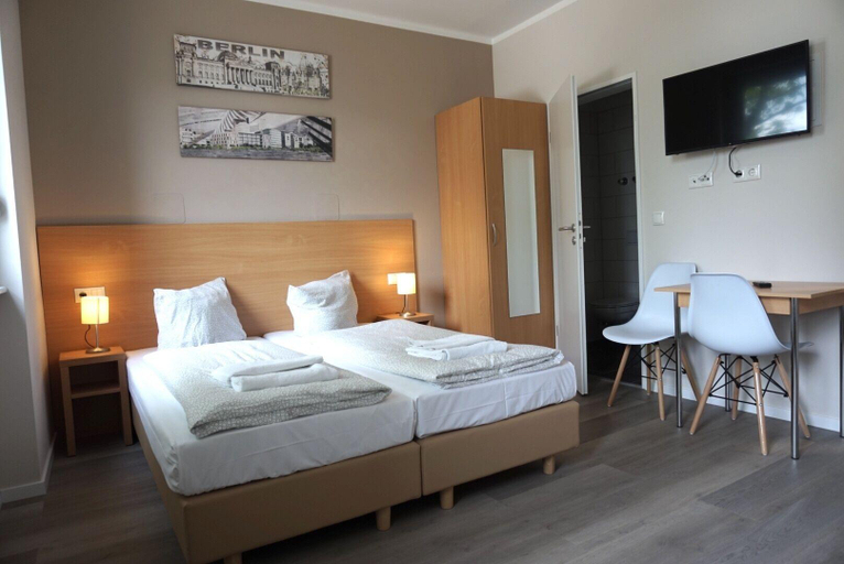 Bedroom 2, Apartment Hotel Wittenau, Berlin