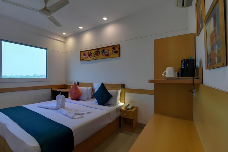 Bedroom 2, Mango Grove Hotel - Chandigarh, Chandigarh