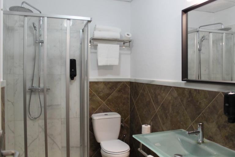 Bathroom 3, Hospederia Almundo, Cádiz