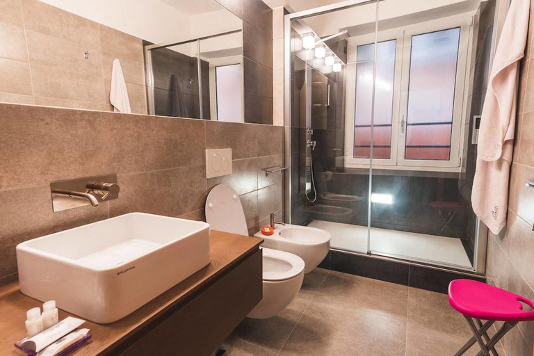 Bathroom 3, San Cosmo Suite, Genova