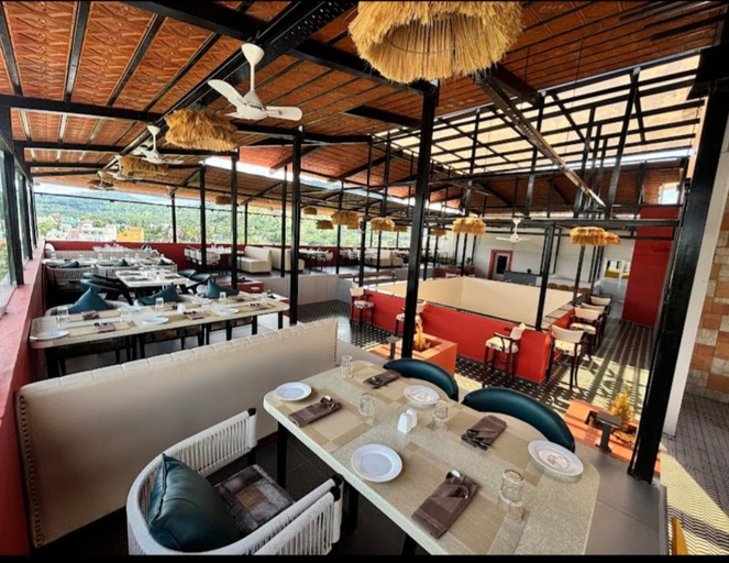 Food & Drinks 5, PNS NAKSHATRA LUXURY HOTEL, Vellore