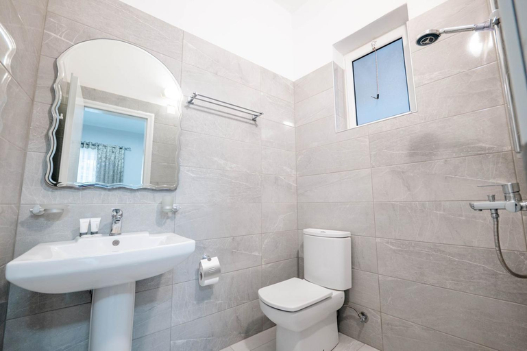 Bathroom 3, Merlind&Anisa Apartments, Delvinës