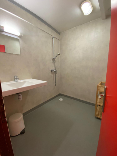 Bathroom 4, LE BUFADOU, Cantal