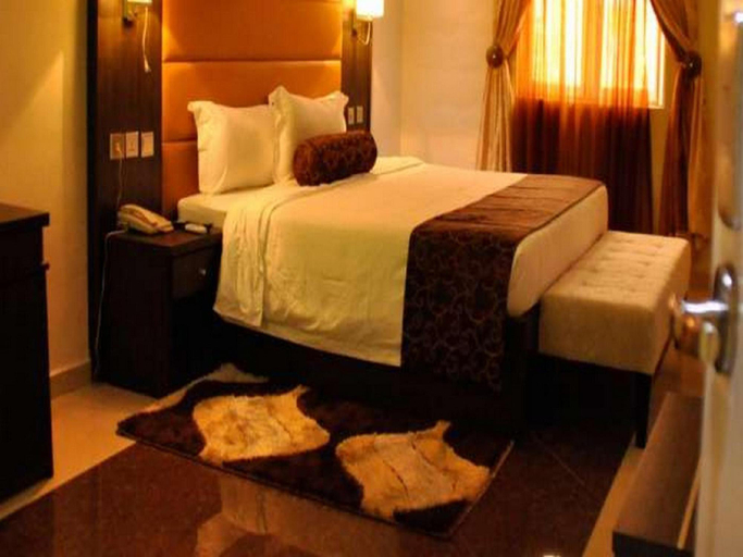 Bedroom 2, Room in Apartment - Nippon Grand Hotels - 3 Bd Apartment, AbujaMun