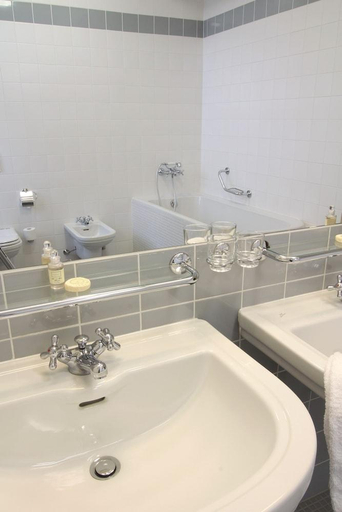Bathroom 4, Hotel DAP, Praha 6