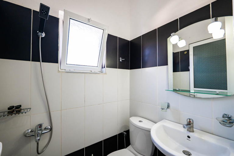 Bathroom 3, Villa Nomia, Sarandës
