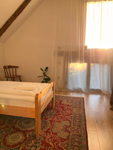 Bedroom 4, Famives vendeghaz, Siculeni
