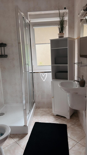 Bathroom 3, Jasminowy Dwor Pensjonat, Kłodzko