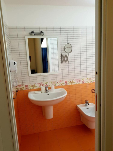 Bathroom 5, Casa Aurora, Messina
