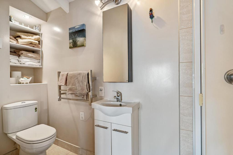 Bathroom, standen home stay, Waitakere