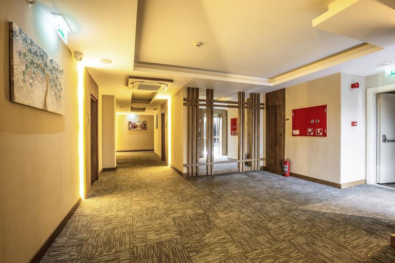 Others 4, NEHIR OTEL, Merkez