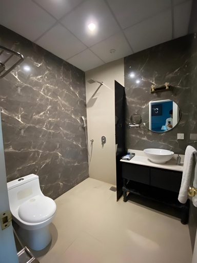 Others 5, Hotel HS1, Lahore