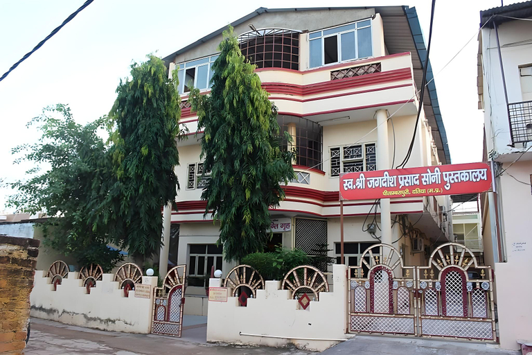 Exterior & Views