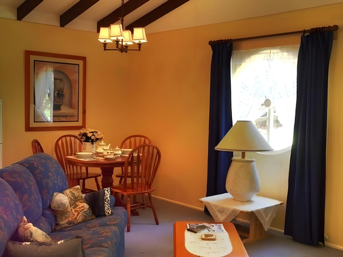 Others 4, Curtis Cottage, Tamborine Mountain