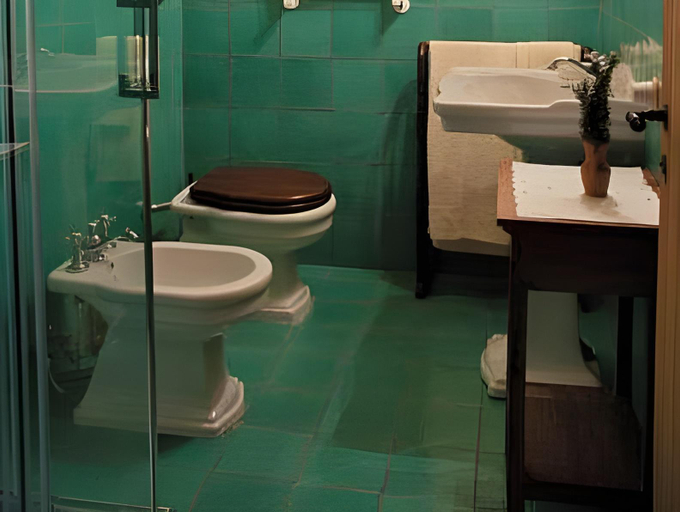 Bathroom 3, Terre Di Himera, Palermo