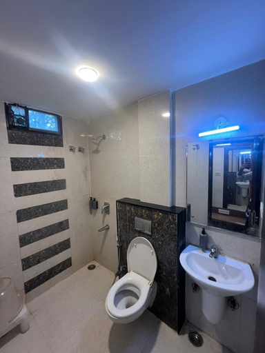 Bathroom 4, Prashant Hotel, Indore