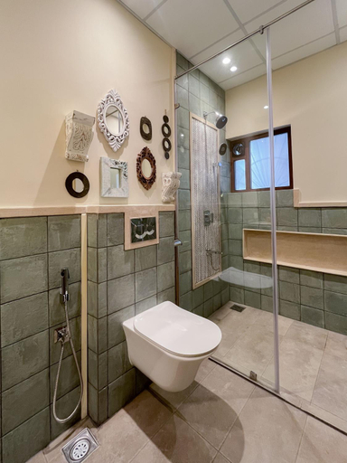 Bathroom 2, Rainforest - Casa Azure 5 Min walk to the beach, North Goa