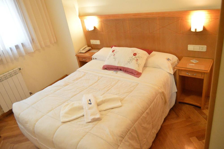 Bedroom 3, Hotel Cristal 2, A Coruña