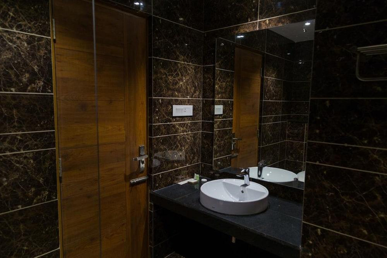 Bathroom 4, HOTEL HILLS TIRUPATTUR, Vellore