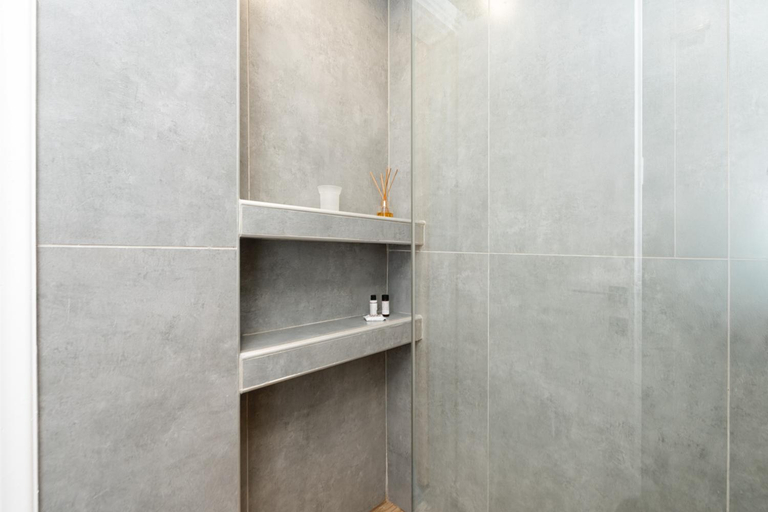 Shower 3, Blue & White Velvet 20m from the beach, Ionian Islands
