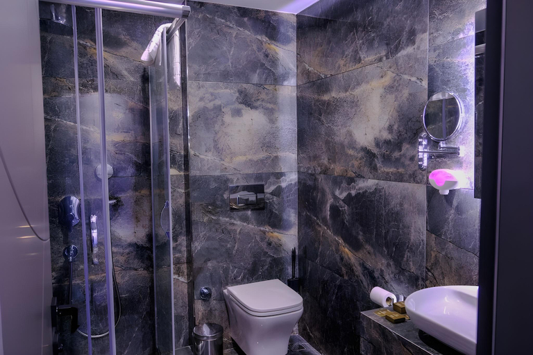 Bathroom 5, Pereira Samsun, Merkez