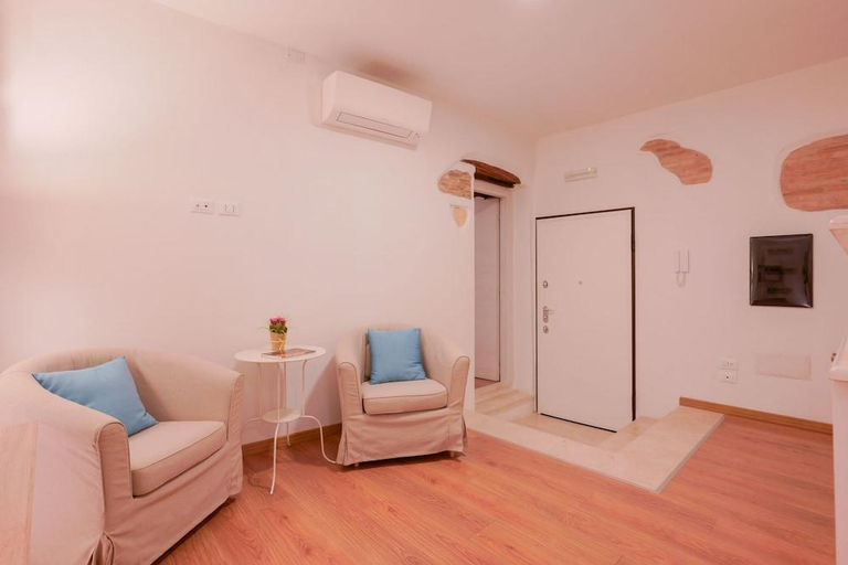 Others 5, Arche, Cagliari