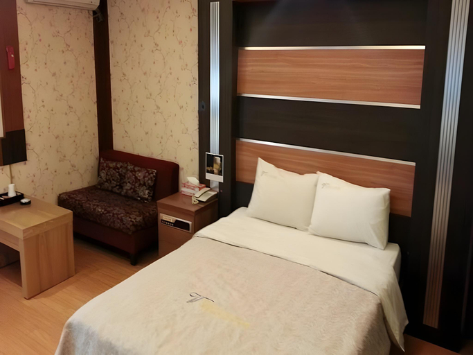 Bedroom 2, Valentine Hotel, Paju