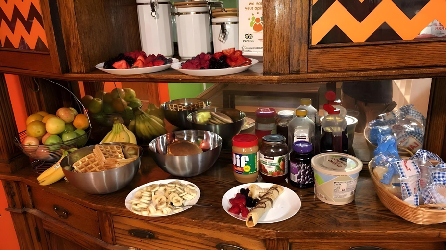 Food & Drinks 4, Wrigley Hostel - Adults Only, Cook