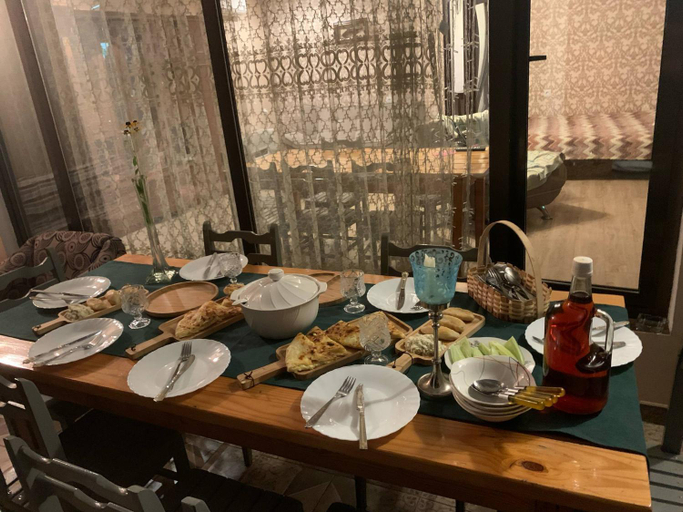 Food & Drinks 4, Nini's sweet house, Martvili