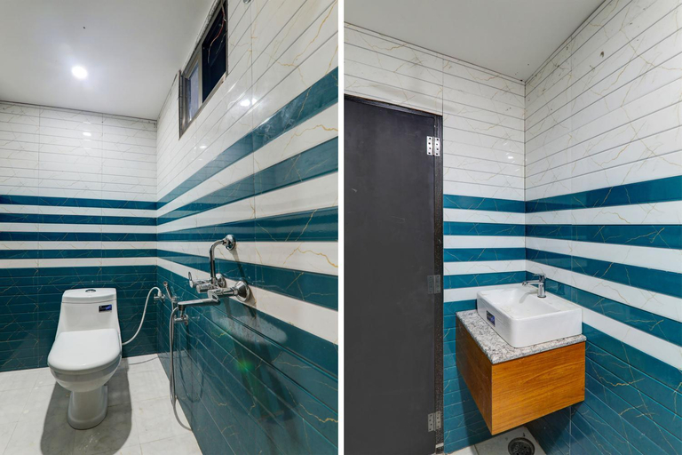 Bathroom, Hotel O by OYO Aayaansh, Maharajganj