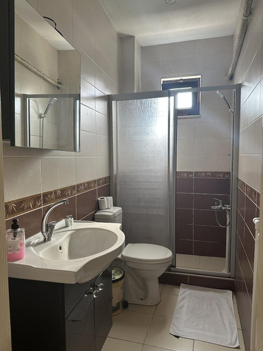 Bathroom 5, Green Bird Suit, Beyoğlu