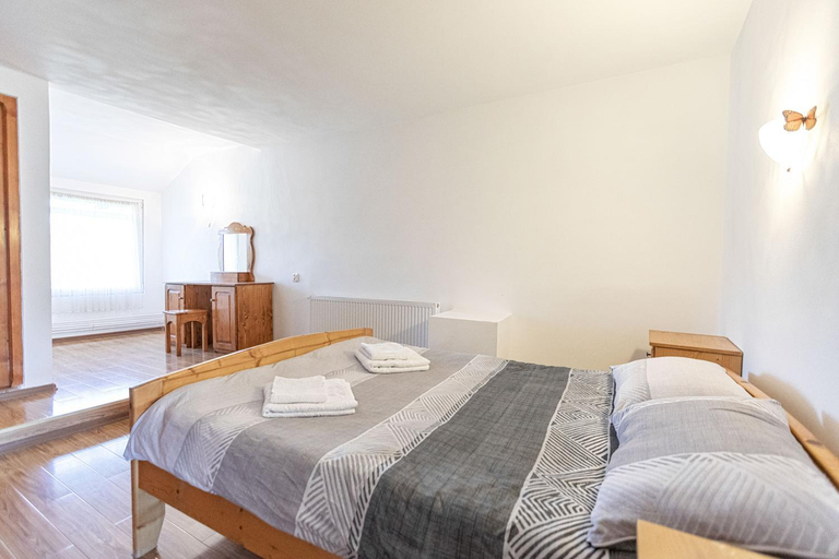 Bedroom 3, Casa Mihai, Tarlungeni