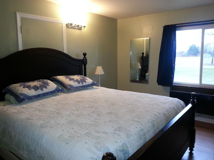 Bedroom 2, Chaffee Lodge, Erie