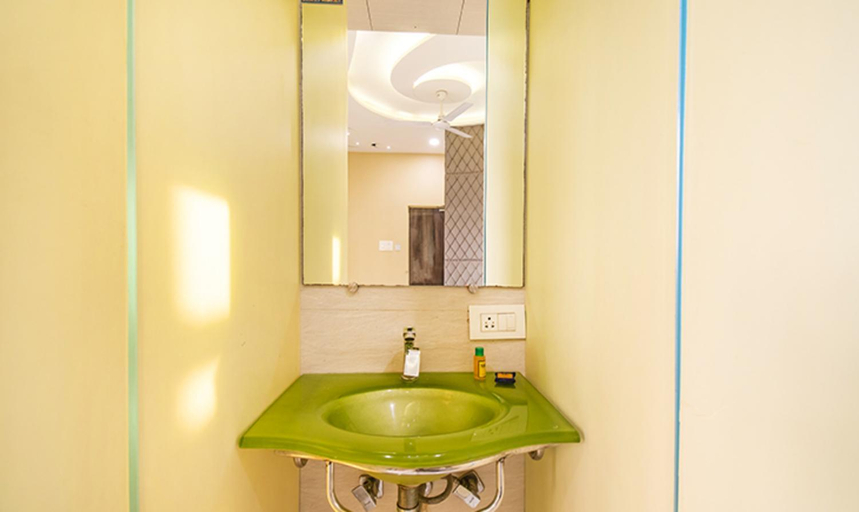 Bathroom 4, Hotel Seven Hills Inn, Mumbai Suburban