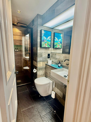 Bathroom 2, Scot Townhouse, Edinburgh