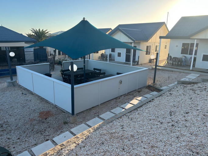 Others 4, Oceanside Village, Shark Bay