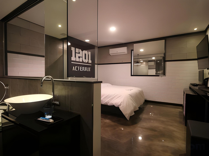 Others 3, JeonJu Box Hotel, Jeonju