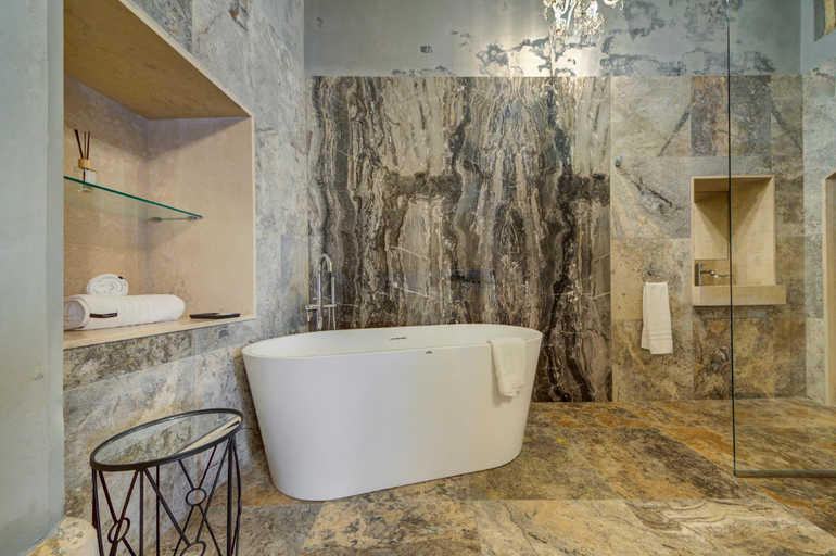 Bathroom 5, Medieval Maltese Gem 800-Year-Old House near Mdina, Rabat