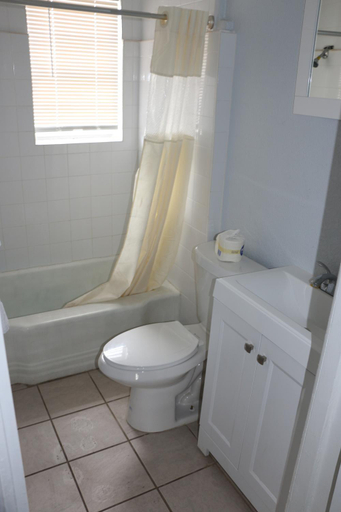 Bathroom, Travel Inn Fort Pierce, Saint Lucie