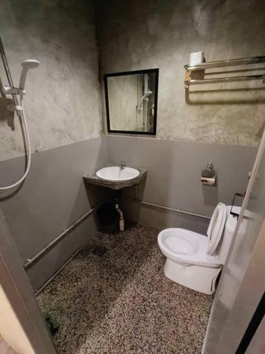 Bathroom 5, Loft Pals Urbanstay Lodge, Kapit, Kapit
