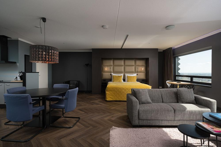 Others 4, The Penthouse, The Hague