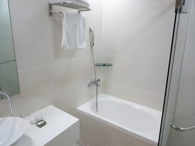Bathroom 4, Narsha Tourist Hotel, Yeosu