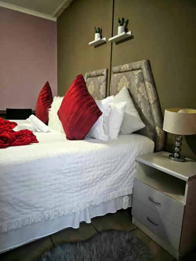 Bedroom 2, Adante Lodge, O.R.Tambo