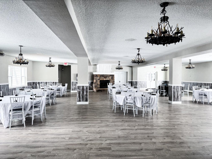 Food & Drinks 5, Pine Mountain Resort, Dickinson