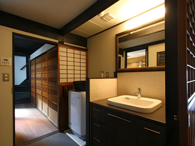 Bathroom 3, Momohanaan Holiday Rentals, Kyoto