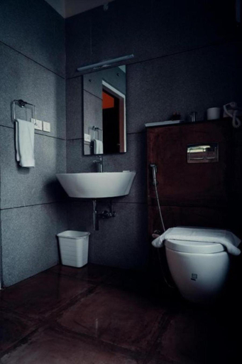 Bathroom 5, Abad Brookside Lakkidi, Wayanad